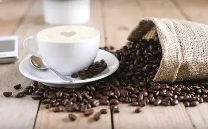 Caffè Americano (Grande) + Bakery Pairing Est.