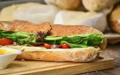 Bacon & Gouda Sandwich (Delivery Marketplace Estimate)