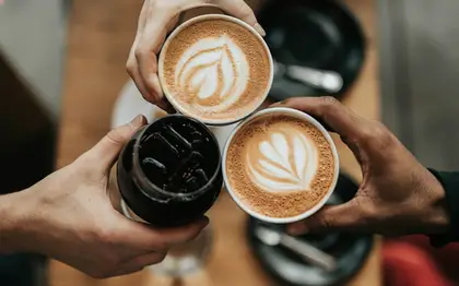 Blonde Vanilla Latte (Grande) + Bakery Pairing Est.