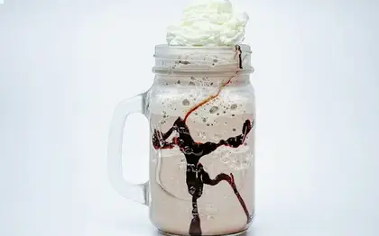 Frozen Strawberry Açaí Refresher (Grande) + Bakery Pairing Est.