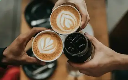 Matcha Tea Latte (Grande) + Bakery Pairing Est.