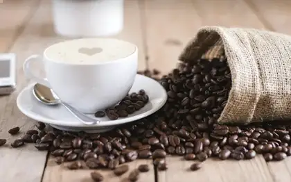 Hot Chocolate (Grande) — Almondmilk