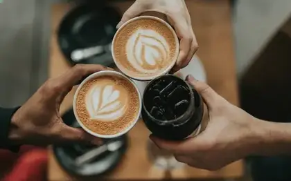 Caffè Mocha (Grande) — Cold Foam