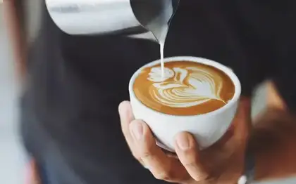 Caffè Mocha (Venti) — Almondmilk