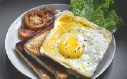 Sausage Egg & Cheddar — No Onion
