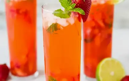 Strawberry Açaí Refresher (Grande) (Delivery Marketplace Estimate)