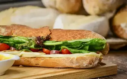 Turkey Bacon Cheddar & Egg White Sandwich — Extra Cheese