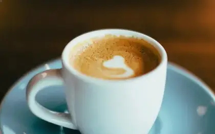 Vanilla Bean Crème Frappuccino (Grande) + Bakery Pairing Est.