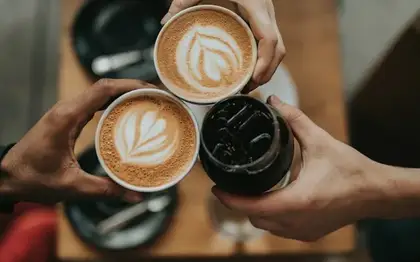 Vanilla Sweet Cream Cold Brew (Grande) (Delivery Marketplace Estimate)